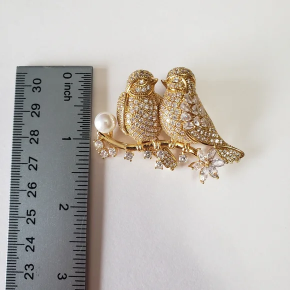 Gold Tone Cultured Pearl Pave Rhinestone Love Birds Brooch - Picture 3 of 8